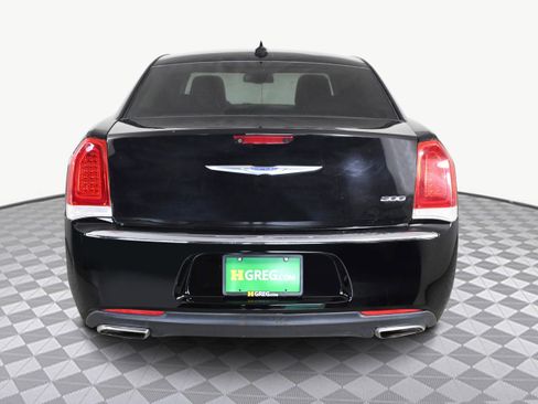 Used 2019 Chrysler 300 Touring L w/ Quick Order Package 22F image 7