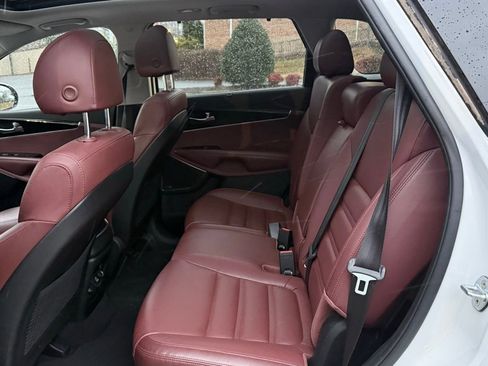 Used 2018 Kia Sorento SX image 17