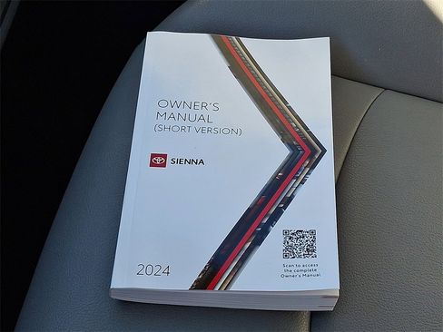 Certified 2024 Toyota Sienna XLE image 27