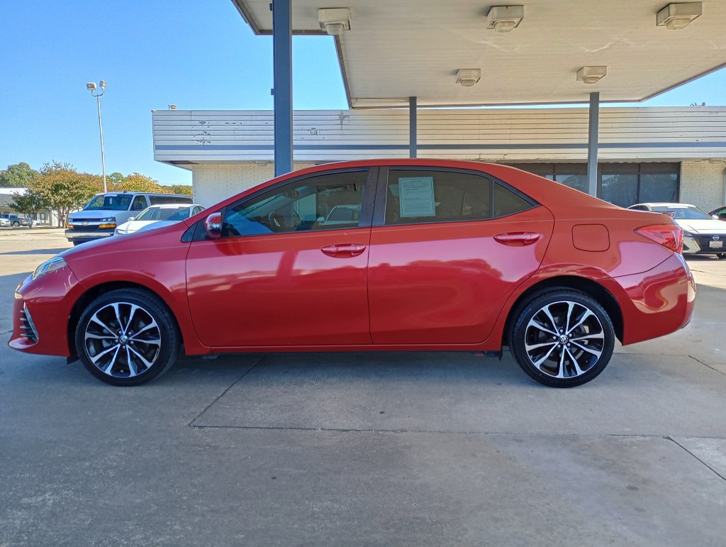 Used 2019 Toyota Corolla XSE FWD image 2