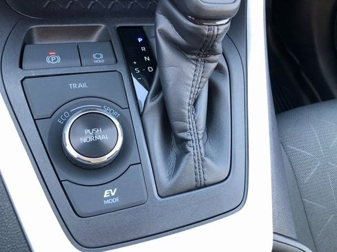 Used 2025 Toyota RAV4 XLE image 9