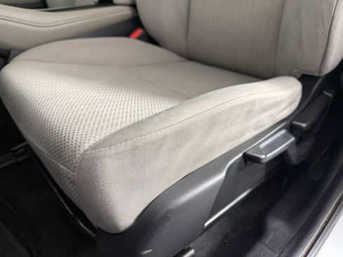 Used 2017 Honda HR-V LX image 16