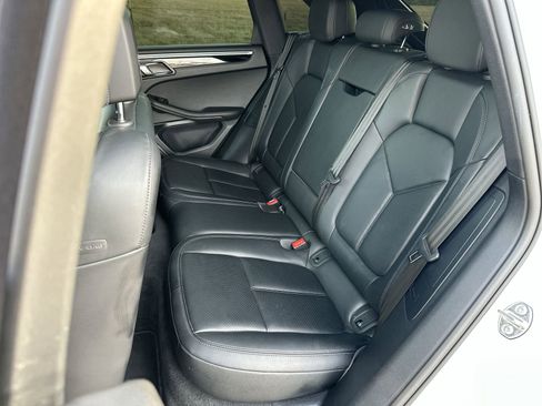 Used 2024 Porsche Macan AWD/4WD image 21