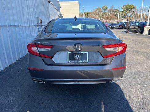 Used 2018 Honda Accord Touring image 3