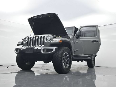 Used 2022 Jeep Gladiator Overland w/ Cold Weather Group AWD/4WD image 33