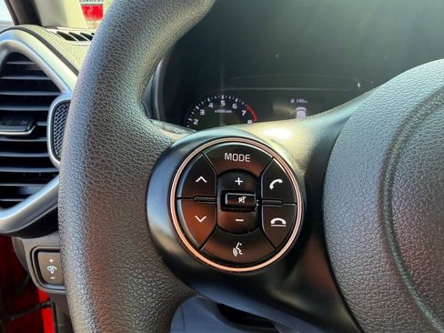 Used 2022 Kia Soul LX image 13