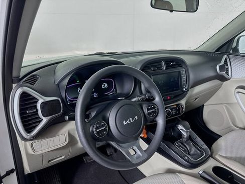 Certified 2023 Kia Soul LX image 9