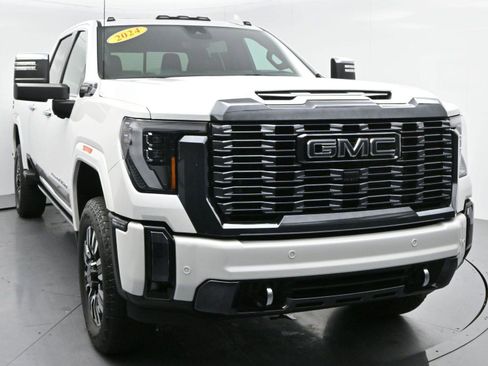 Used 2024 GMC Sierra 2500 Denali Ultimate image 2