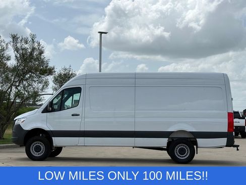 Used 2025 Mercedes-Benz Sprinter 2500 image 3