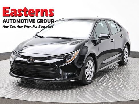 Used 2025 Toyota Corolla LE image 1