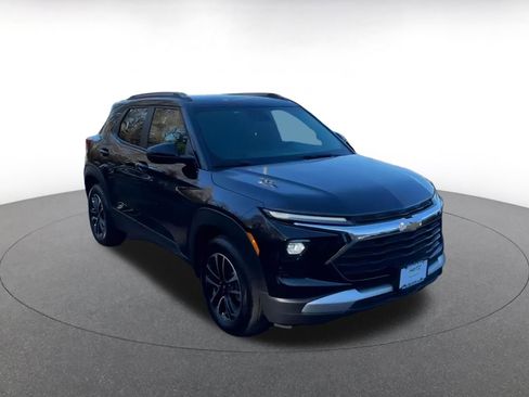 Used 2025 Chevrolet TrailBlazer LT image 3