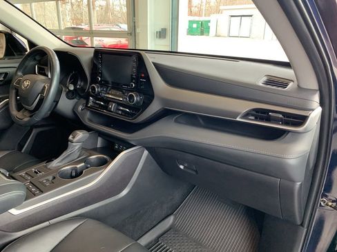 Used 2022 Toyota Highlander XLE image 22