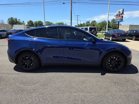 Used 2021 Tesla Model Y Long Range AWD/4WD image 2