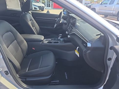 New 2025 Nissan Altima 2.5 SV image 22