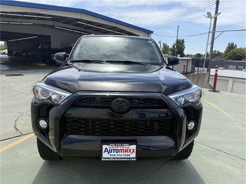 Used 2018 Toyota 4Runner SR5 Premium AWD/4WD image 2
