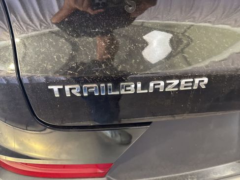 Used 2023 Chevrolet TrailBlazer LT FWD image 12