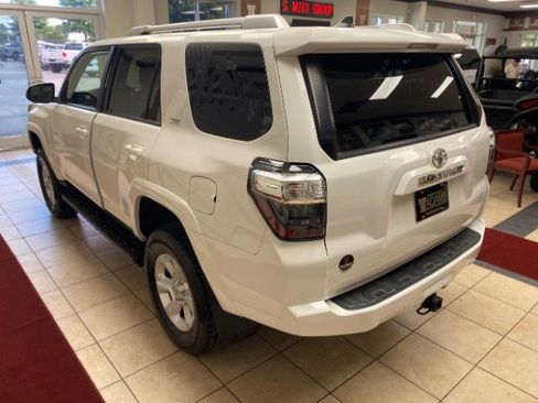 Used 2018 Toyota 4Runner SR5 Premium AWD/4WD image 4