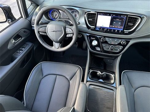 New 2026 Chrysler Pacifica Limited w/ S Appearance Package image 16
