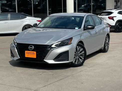 Used 2024 Nissan Altima 2.5 SV image 10