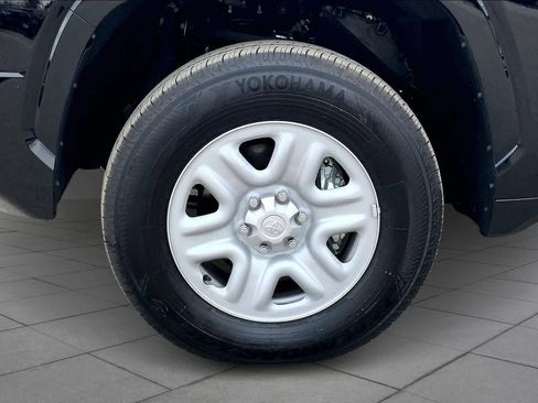 New 2025 Toyota Tundra SR image 9