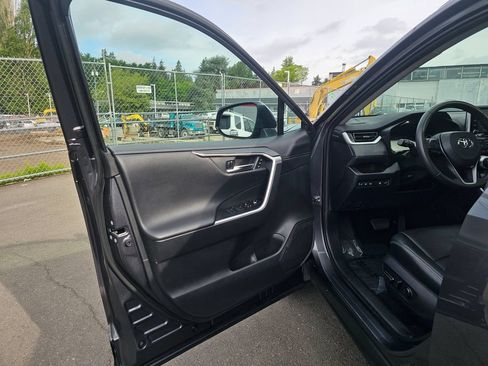 Used 2020 Toyota RAV4 Limited w/ Limited Grade Weather Package AWD/4WD image 18