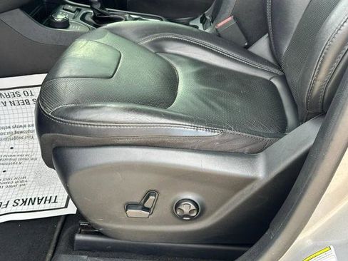 Used 2019 Jeep Cherokee Limited image 18