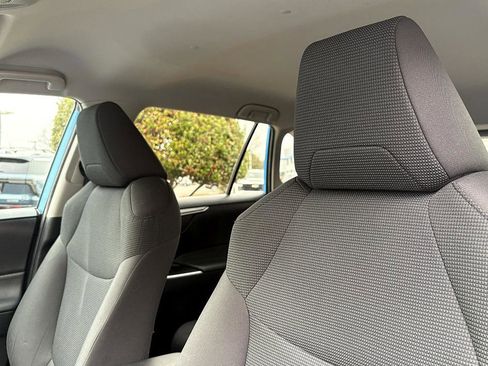 Used 2021 Toyota RAV4 LE image 17