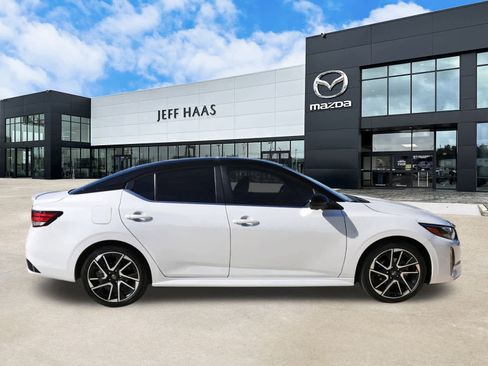 Used 2024 Nissan Sentra SR w/ SR Premium Package image 5