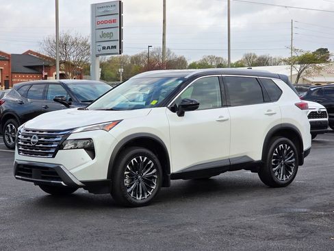 Used 2025 Nissan Rogue SL w/ Tech Package image 2