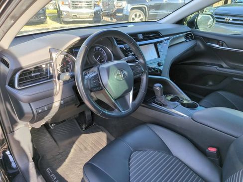 Used 2020 Toyota Camry SE FWD image 7