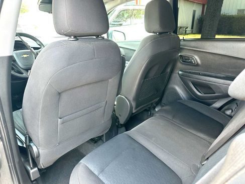 Used 2020 Chevrolet Trax LS w/ Tint and Cruise Package AWD/4WD image 24