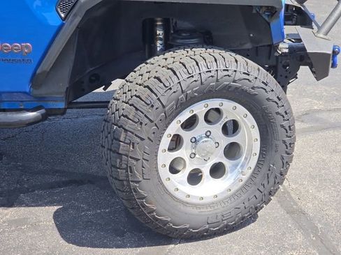 Used 2022 Jeep Wrangler Unlimited Rubicon AWD/4WD image 25