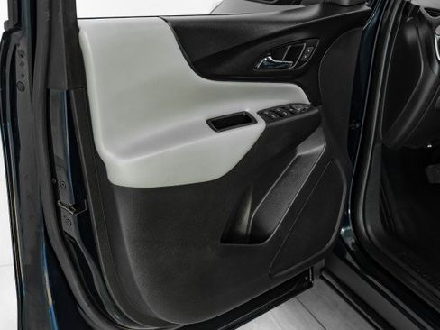 Used 2021 Chevrolet Equinox LS image 38