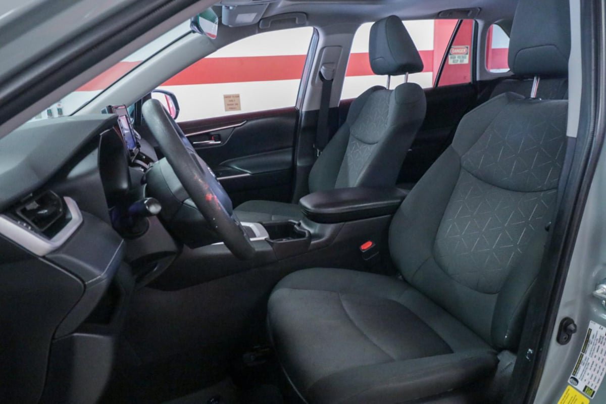 Used 2022 Toyota RAV4 XLE w/ Convenience Package FWD image 10