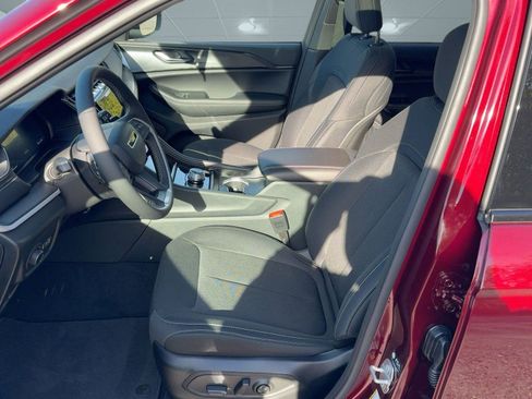 New 2025 Jeep Grand Cherokee Laredo X image 5