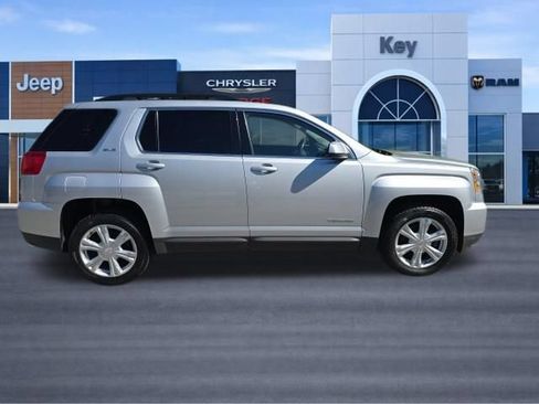 Used 2017 GMC Terrain SLE w/ Convenience Package AWD/4WD image 4