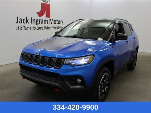 Used 2024 Jeep Compass Trailhawk AWD/4WD image 1