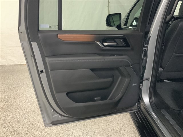 Used 2025 GMC Yukon XL Denali AWD/4WD image 25