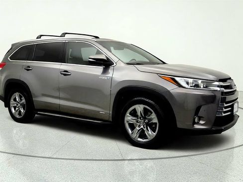 Used 2018 Toyota Highlander Limited Platinum AWD/4WD image 3