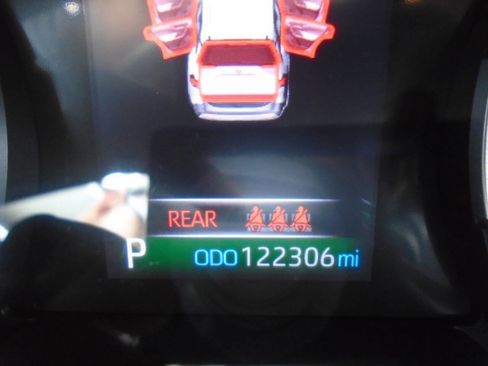 Used 2019 Toyota RAV4 XLE Premium FWD image 16