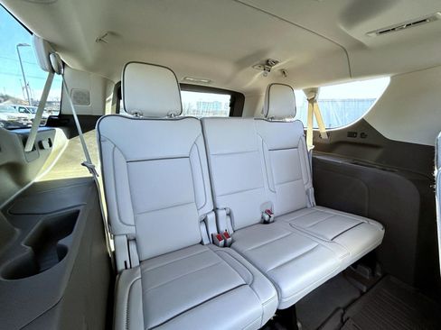 Certified 2022 GMC Yukon XL Denali w/ Denali Premium Package AWD/4WD image 21