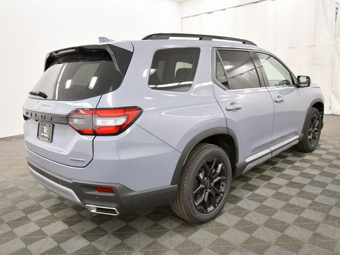 New 2025 Honda Pilot Touring image 7