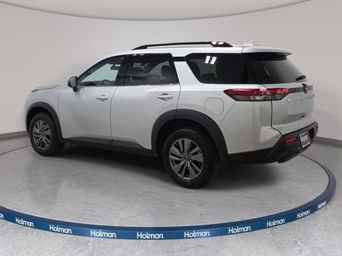 Used 2025 Nissan Pathfinder SV AWD/4WD image 8
