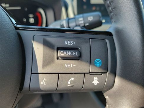 Used 2024 Nissan Rogue SL w/ SL Premium Package image 25