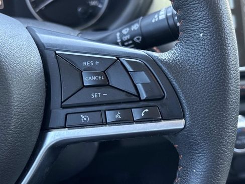 Used 2019 Nissan Kicks SR FWD image 17
