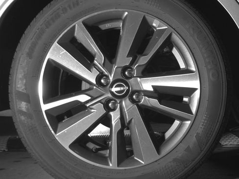 Used 2025 Nissan Versa SV image 15