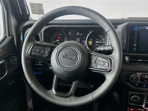 Used 2024 Jeep Wrangler Unlimited Rubicon 4xe AWD/4WD image 17