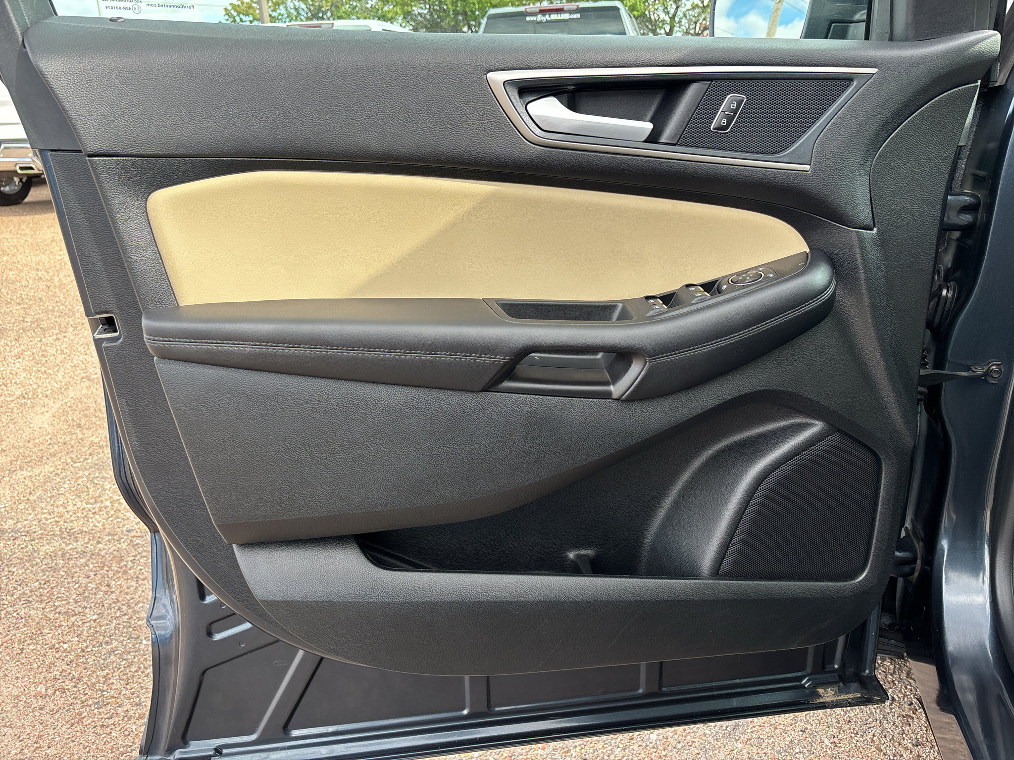 Used 2024 Ford Edge SEL AWD/4WD image 15