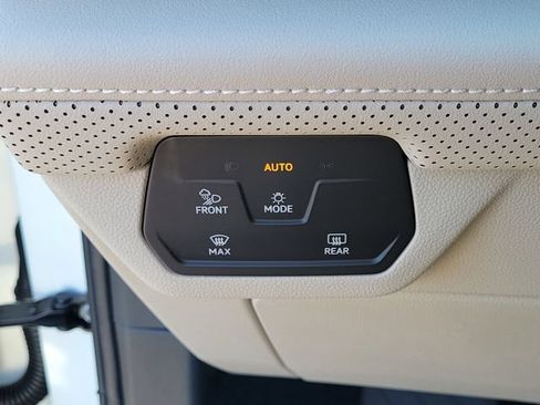 New 2026 Volkswagen Atlas SE FWD image 29