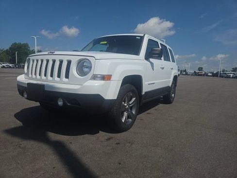 Used 2017 Jeep Patriot Sport w/ Power Value Group FWD image 2